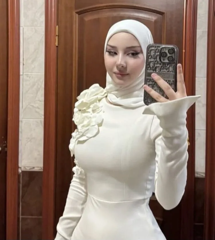 Defne - Kartal Escort