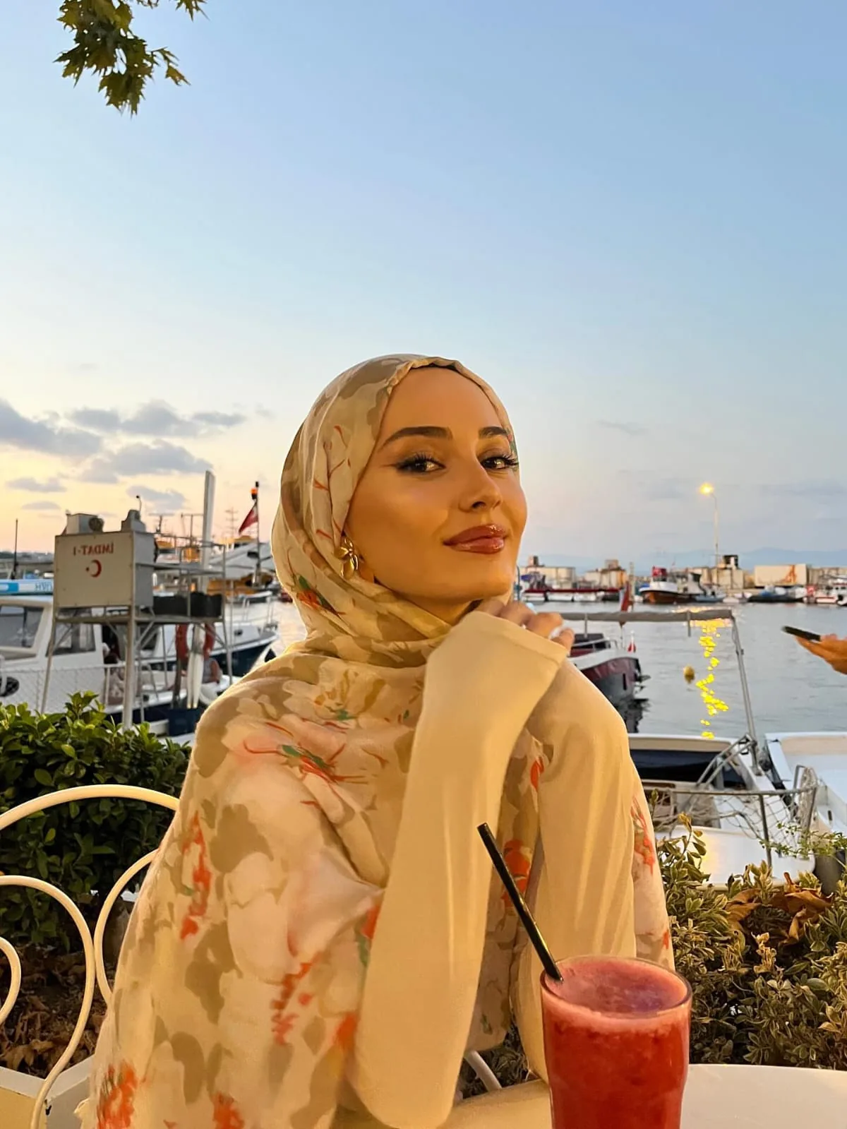 Esra - Kartal Escort